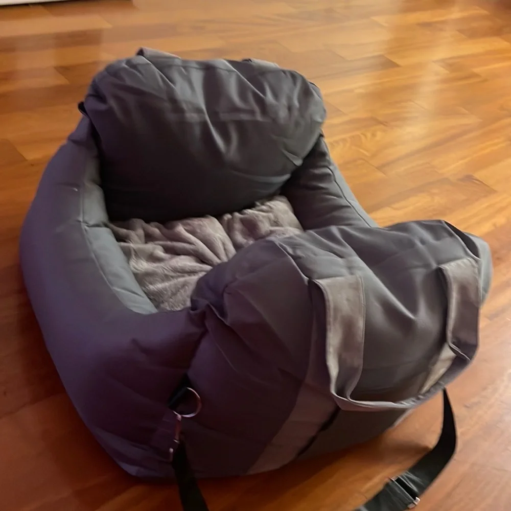 Dog Car seat booster for dogs too small for my 16 lb dog not used pristine